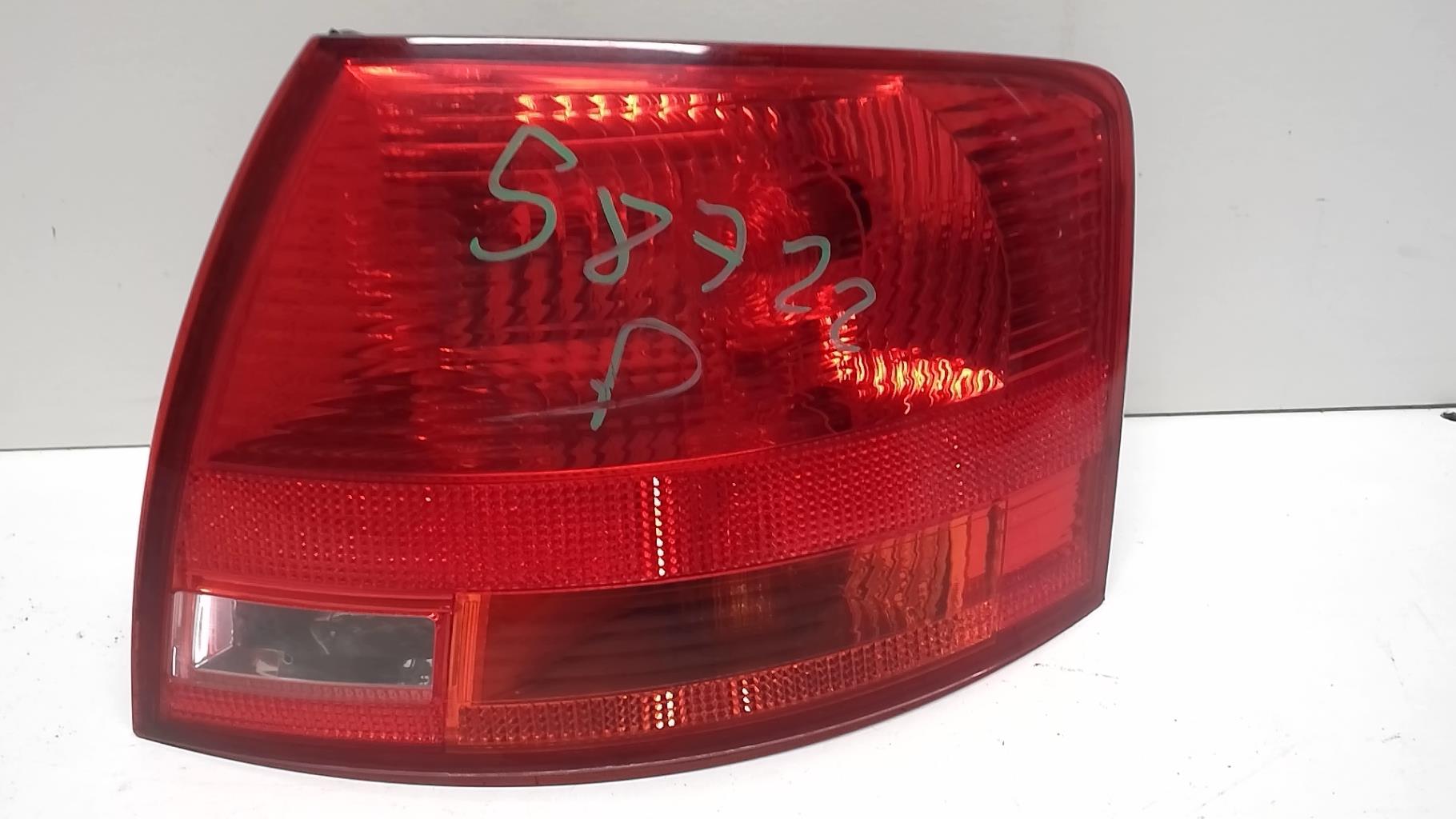 Feu arriere principal droit (feux) AUDI A4 2 AVANT PHASE 2 BREAK Diesel - 1