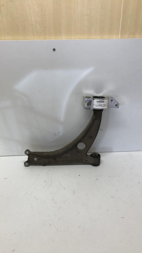 Triangle avant gauche VOLKSWAGEN PASSAT 5 BREAK Diesel - 1