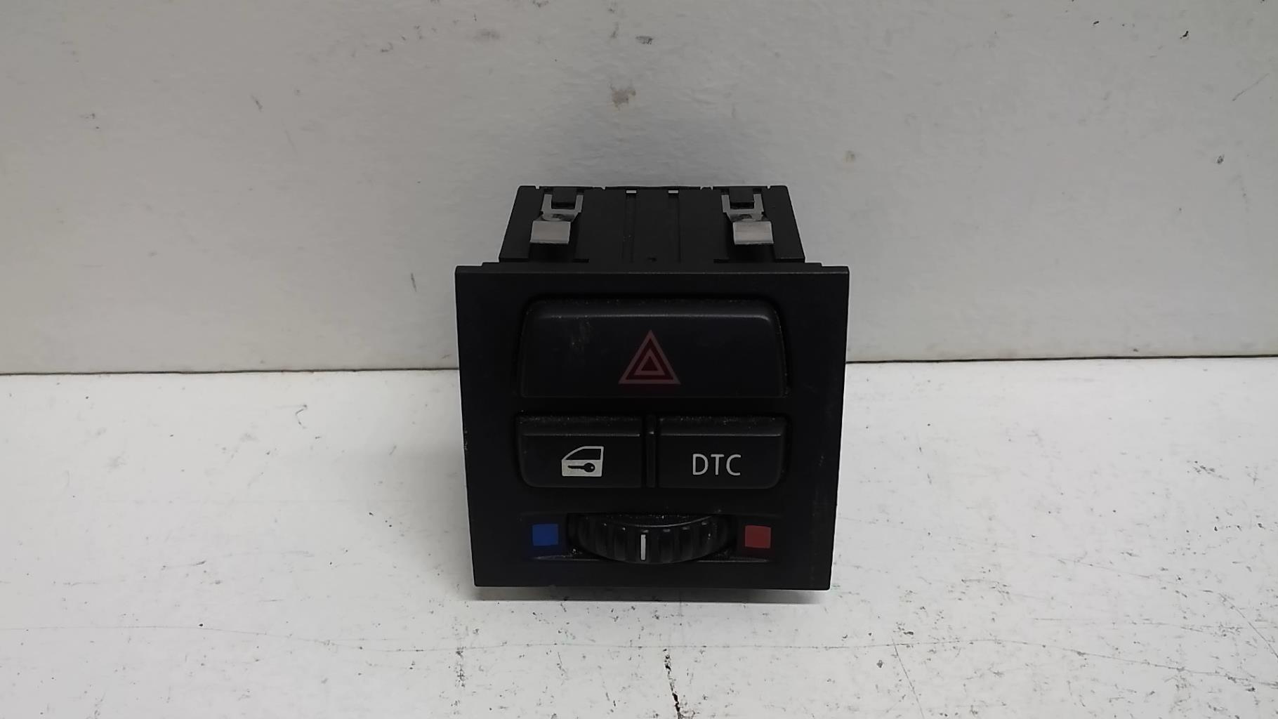 Bouton de warning BMW SERIE 3 E90 PHASE 1 Diesel - 1