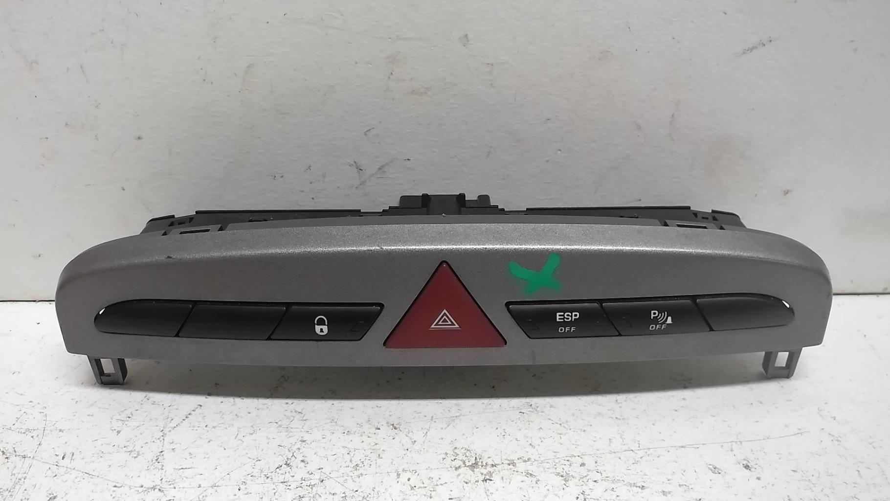Bouton de warning PEUGEOT 308 1 PHASE 1 Essence - 1