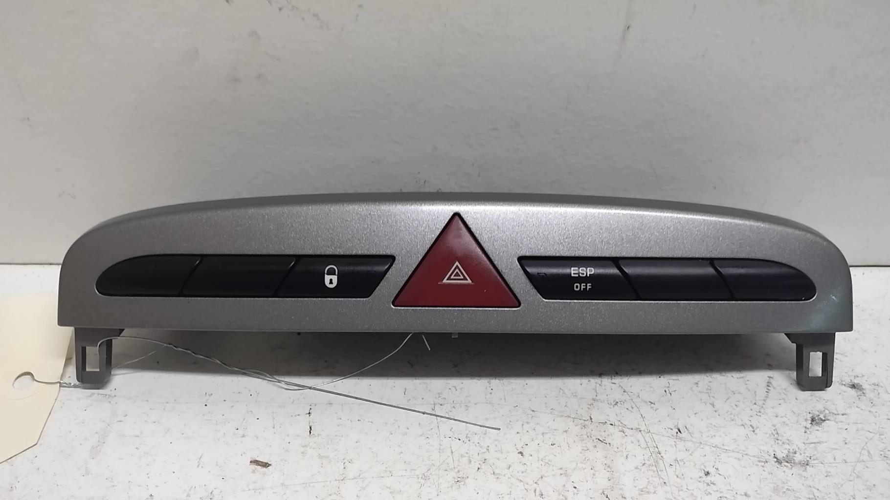 Bouton de warning PEUGEOT 308 1 PHASE 2 Diesel - 1