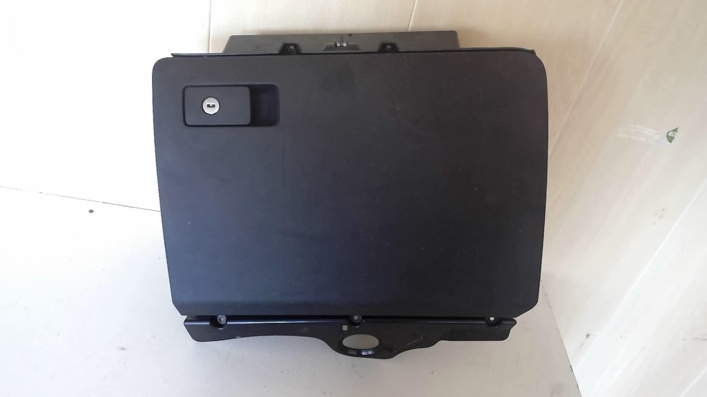 Boite a gants VOLKSWAGEN PASSAT 5 BREAK Diesel - 1