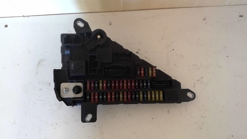 Porte fusible BMW SERIE 5 E60 Diesel - 1
