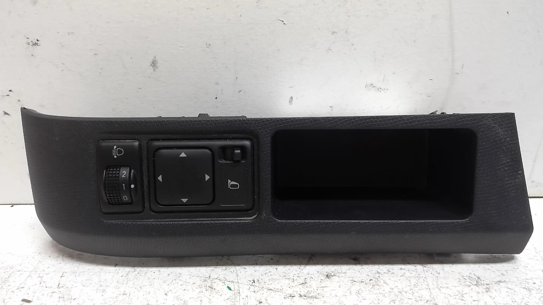 Commande retroviseurs NISSAN MICRA 3 PHASE 3 Essence - 1