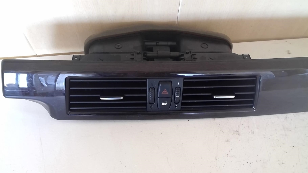 Aerateur tableau de bord BMW SERIE 5 E60 Diesel - 1