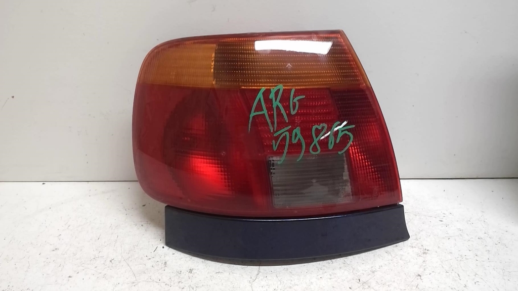 Feu arriere principal gauche (feux) AUDI A4 (B5) PHASE 1 Essence - 1
