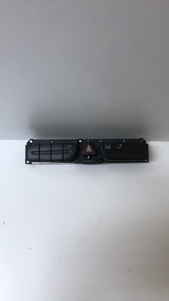 Bouton de warning MERCEDES CLASSE C 203 PHASE 1 Diesel - 1