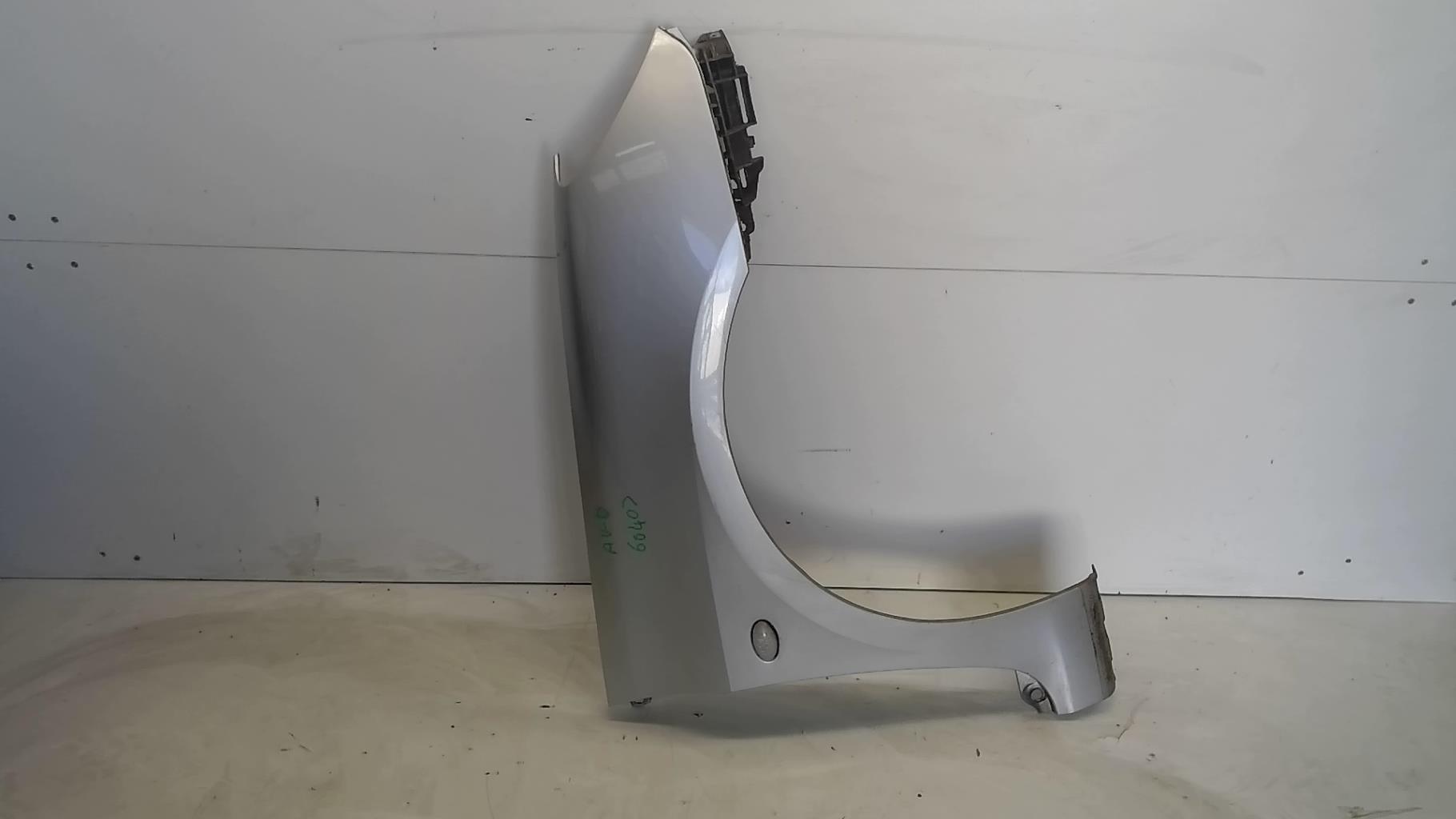 Aile avant droit PEUGEOT 307 PHASE 1 BREAK Diesel - 1