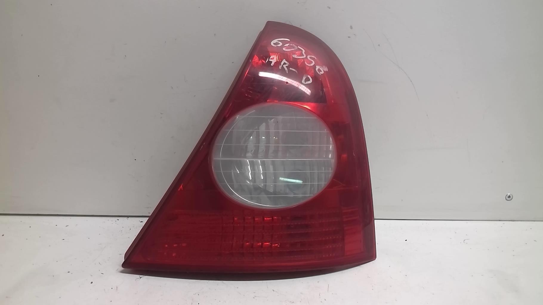 Feu arriere principal droit (feux) RENAULT CLIO 2 PHASE 2 Essence - 1