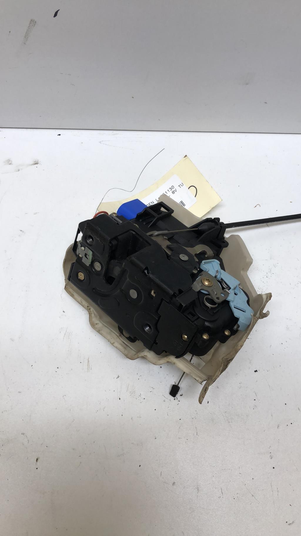 Serrure avant droit VOLKSWAGEN GOLF 5 Diesel - 1