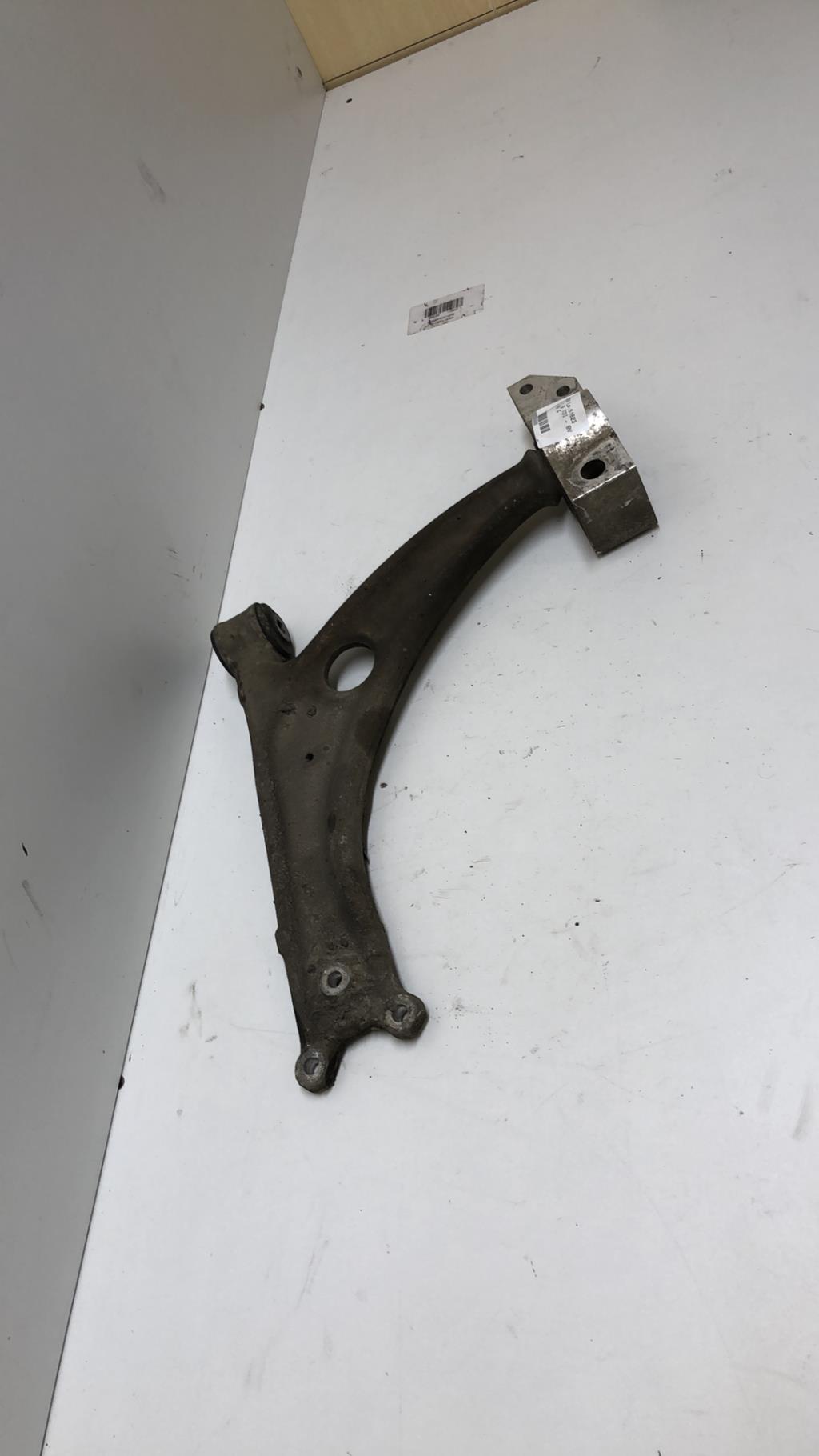 Triangle avant gauche VOLKSWAGEN PASSAT 5 Diesel - 1