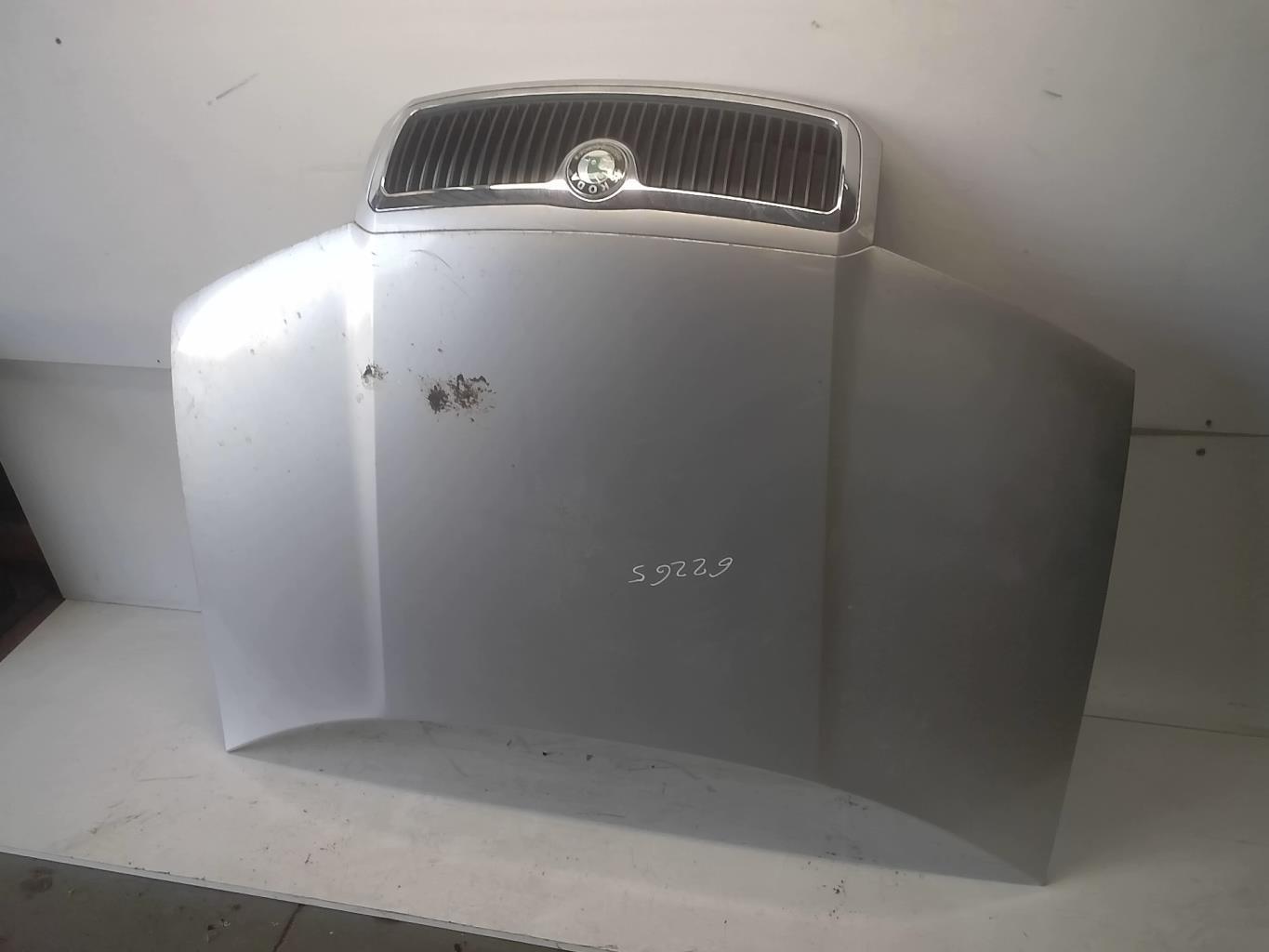 Capot SKODA FABIA 1 PHASE 1 Essence - 1