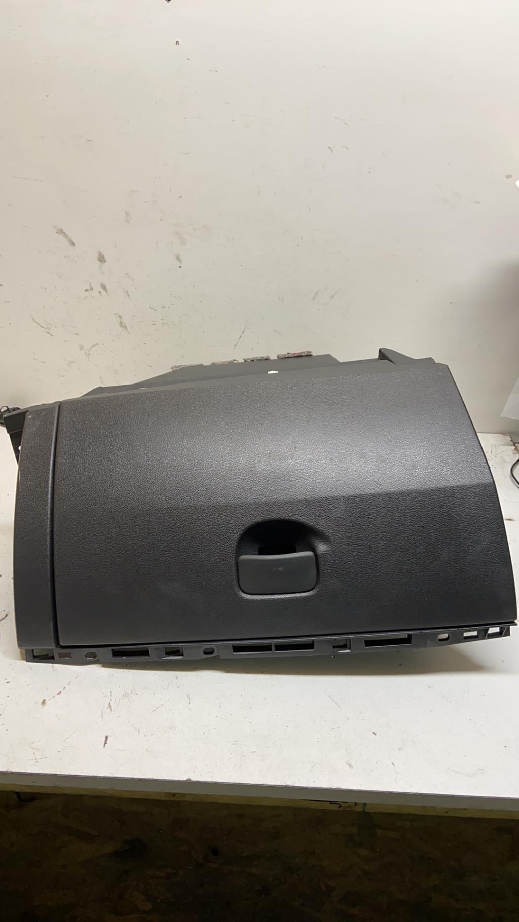 Boite a gants RENAULT CLIO 3 PHASE 2 Essence - 1