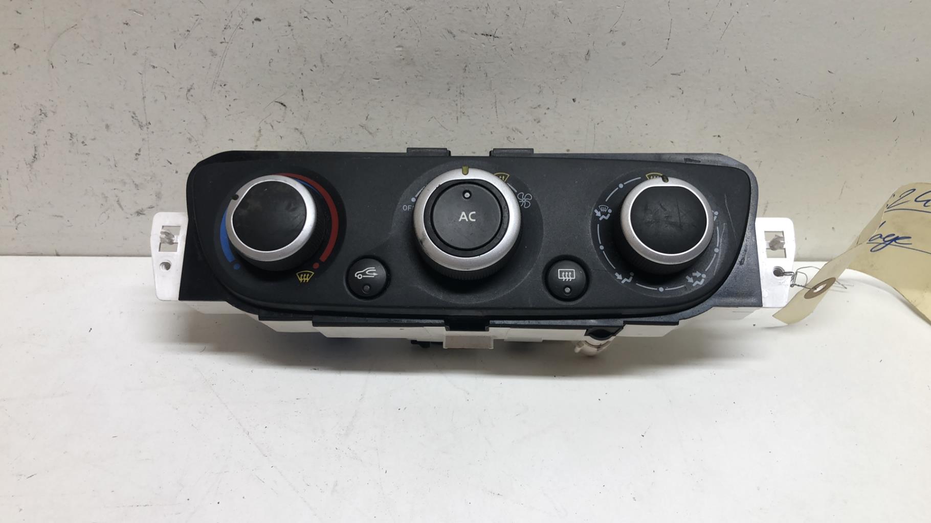 Commande chauffage RENAULT MEGANE 3 Diesel - 1