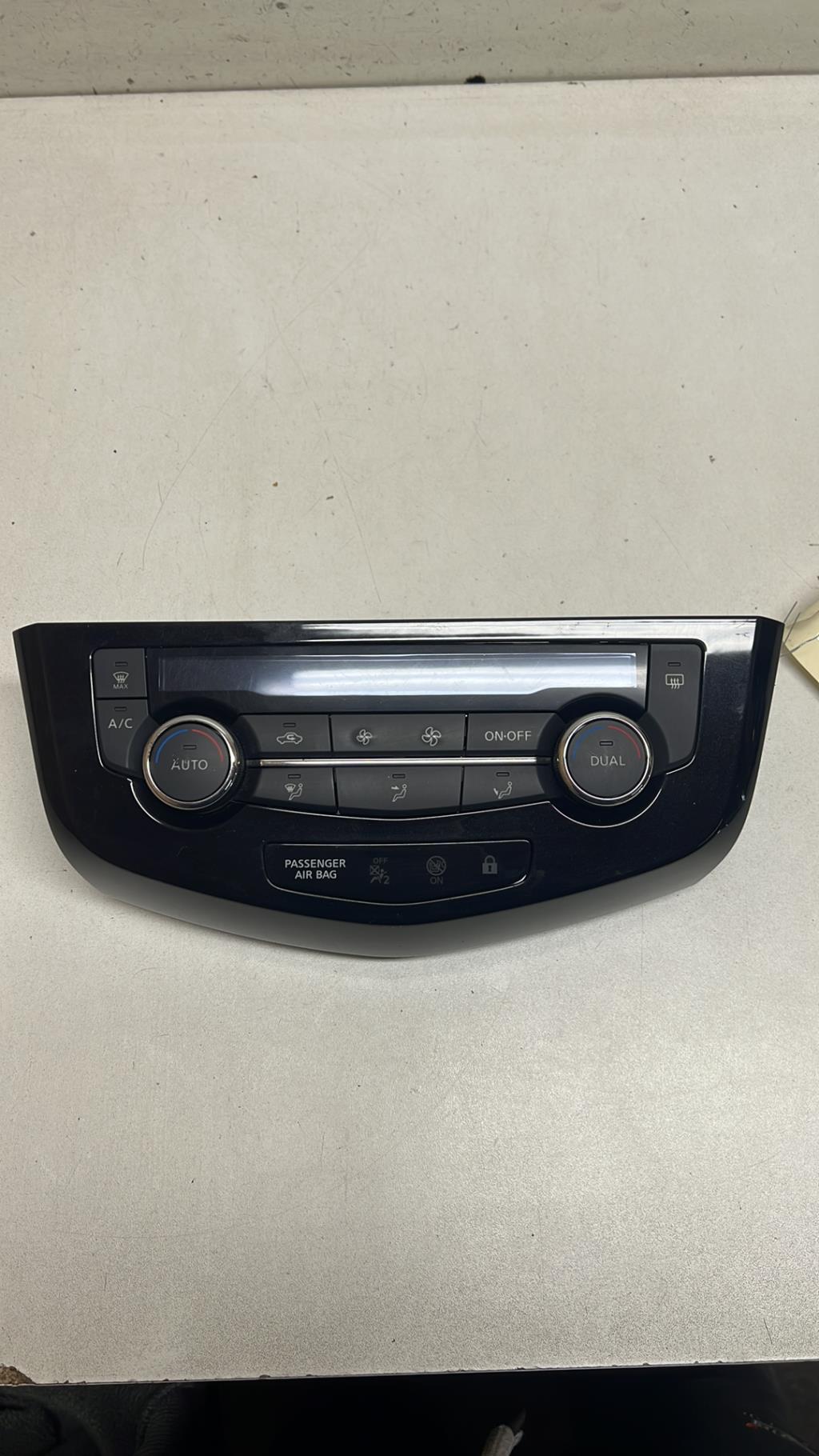 Commande chauffage NISSAN QASHQAI 2 PHASE 1 Essence - 1