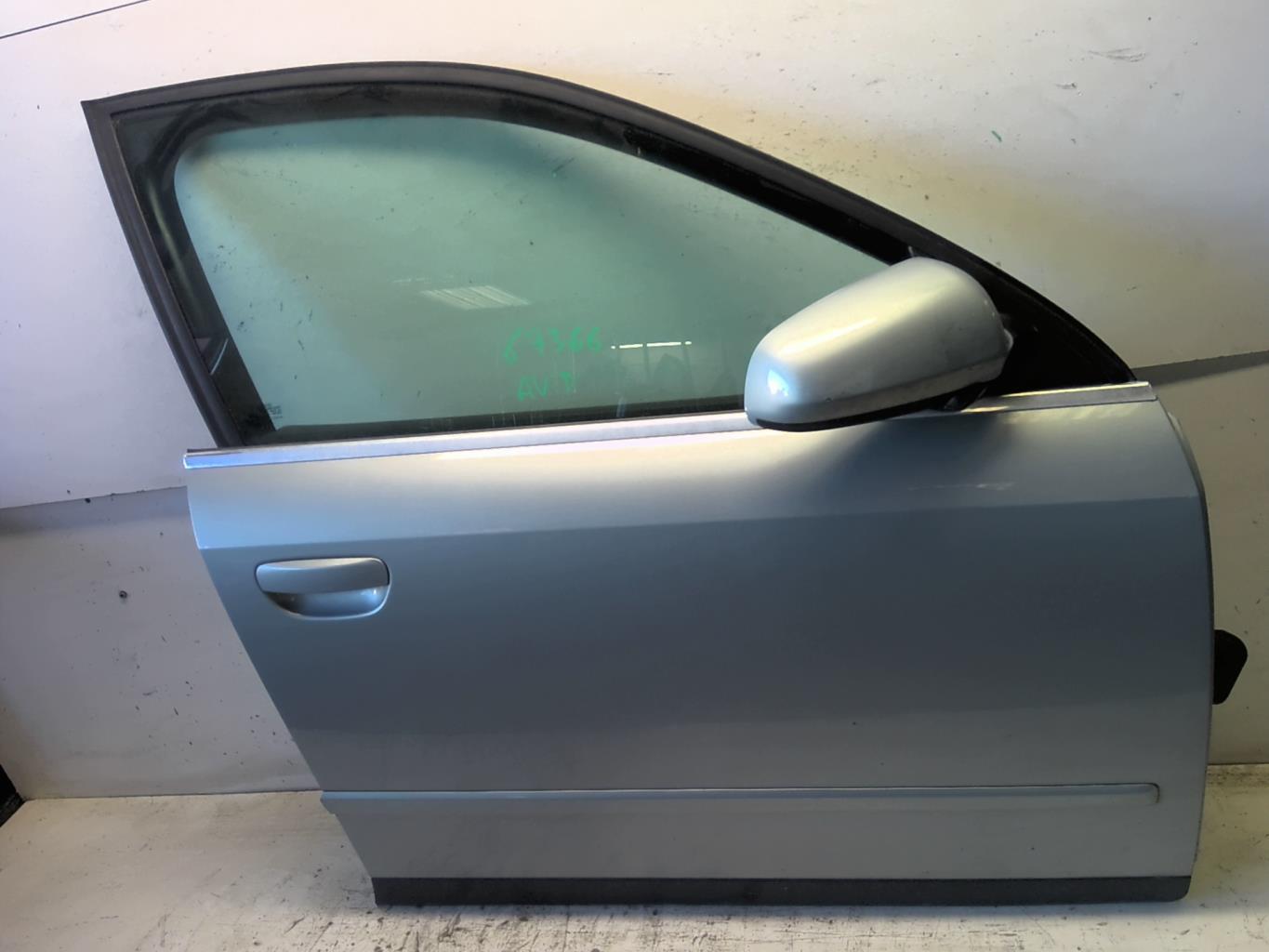 Porte avant droit AUDI A4 2 PHASE 1 Essence - 1