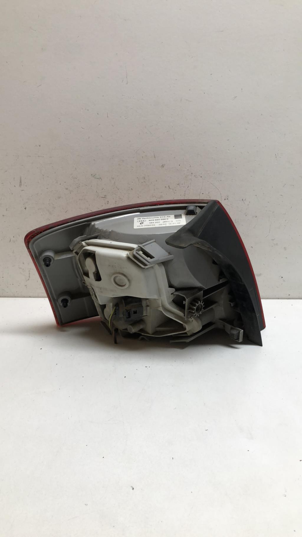 Feu arriere principal droit (feux) AUDI A4 2 AVANT PHASE 2 BREAK Diesel - 1
