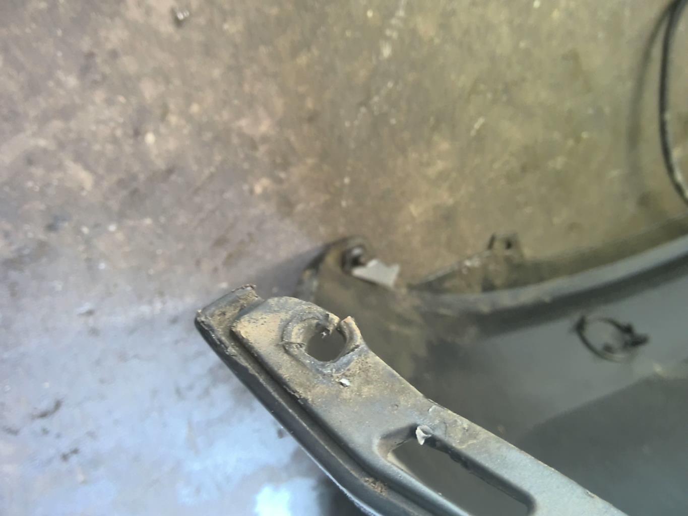 Pare choc arriere RENAULT CLIO 3 PHASE 1 Diesel - 1