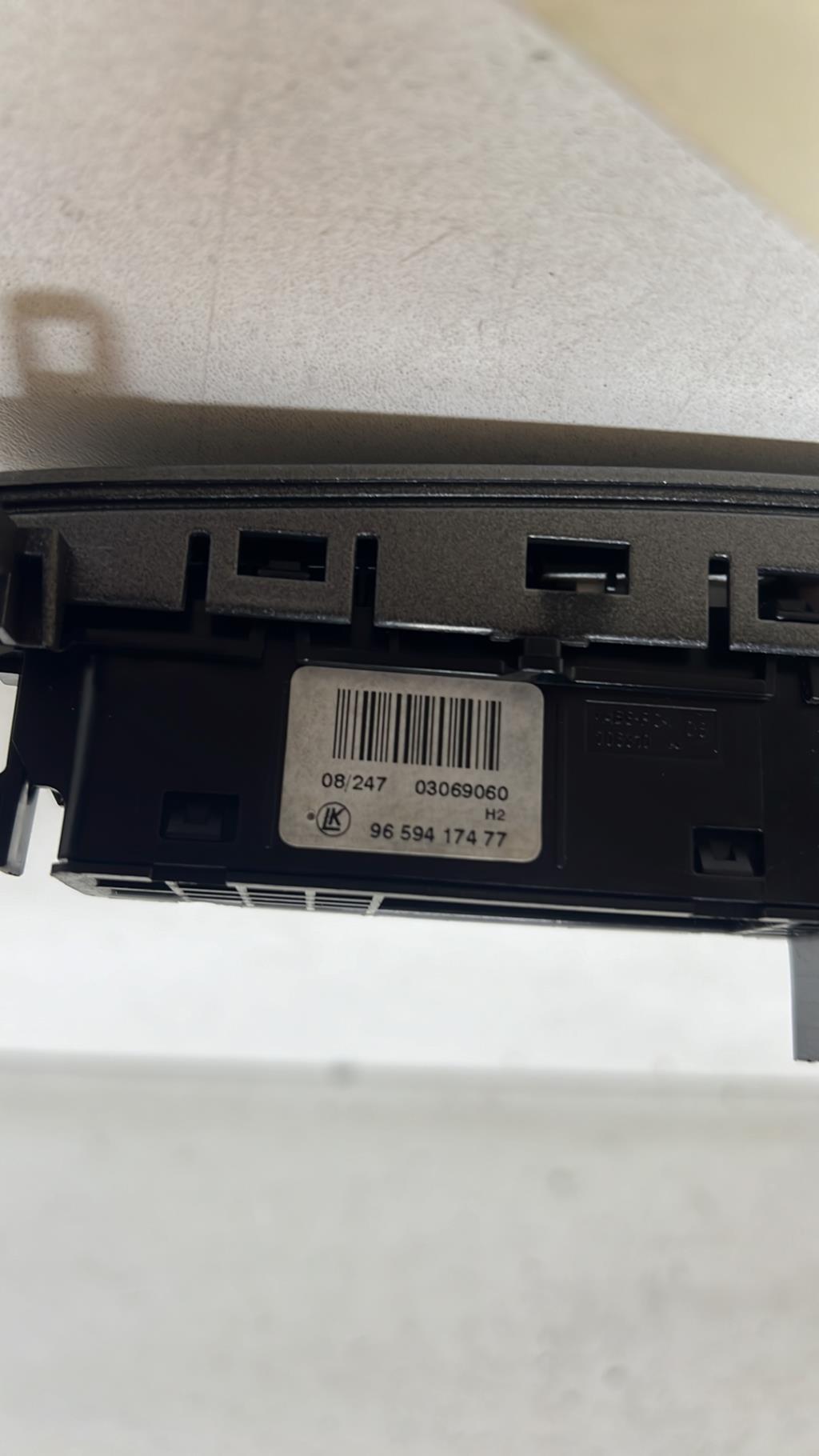 Bouton de warning PEUGEOT 308 1 SW PHASE 1 BREAK Diesel - 1