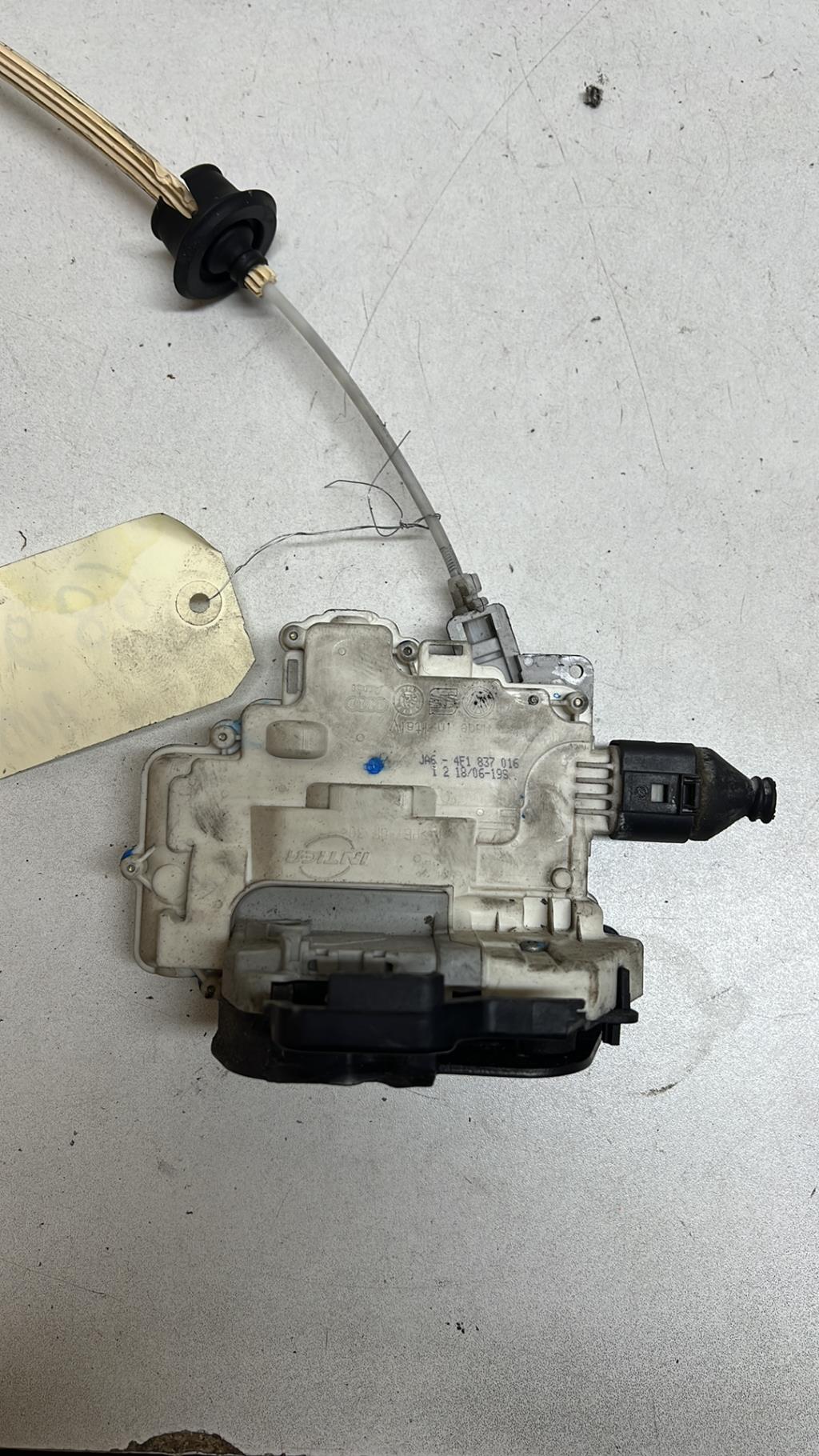 Serrure avant droit AUDI A3 2 PHASE 1 Essence - 1