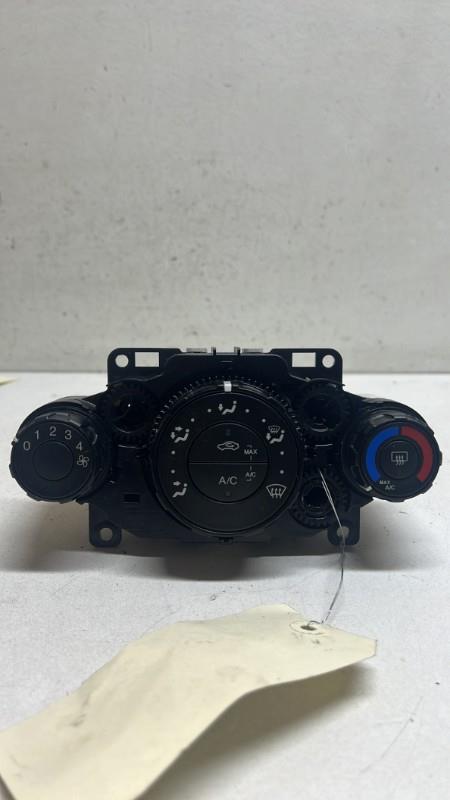 Commande chauffage FORD FIESTA 6 PHASE 1 Essence - 1