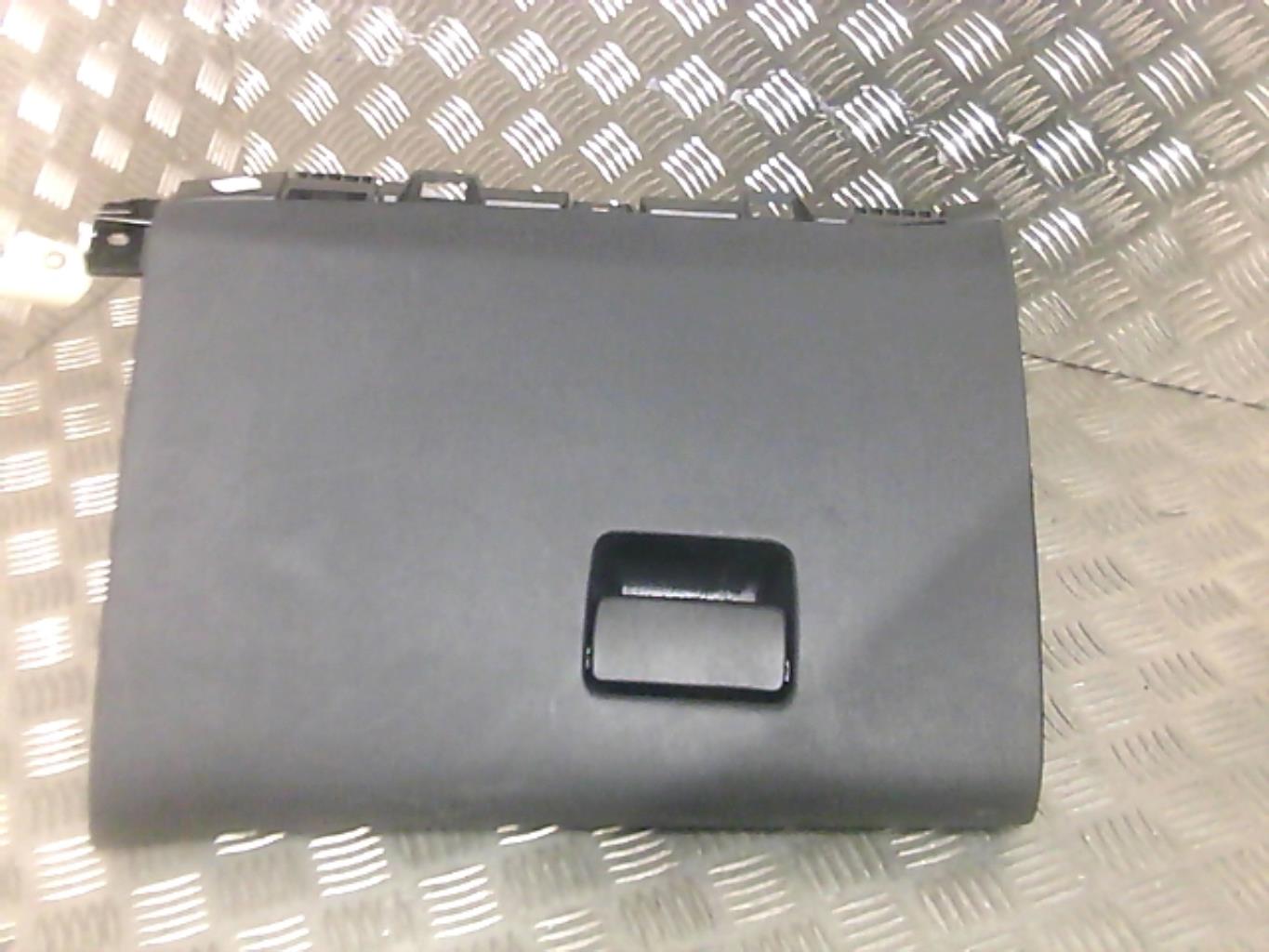 Boite a gants OPEL ASTRA J PHASE 1 Diesel - 1