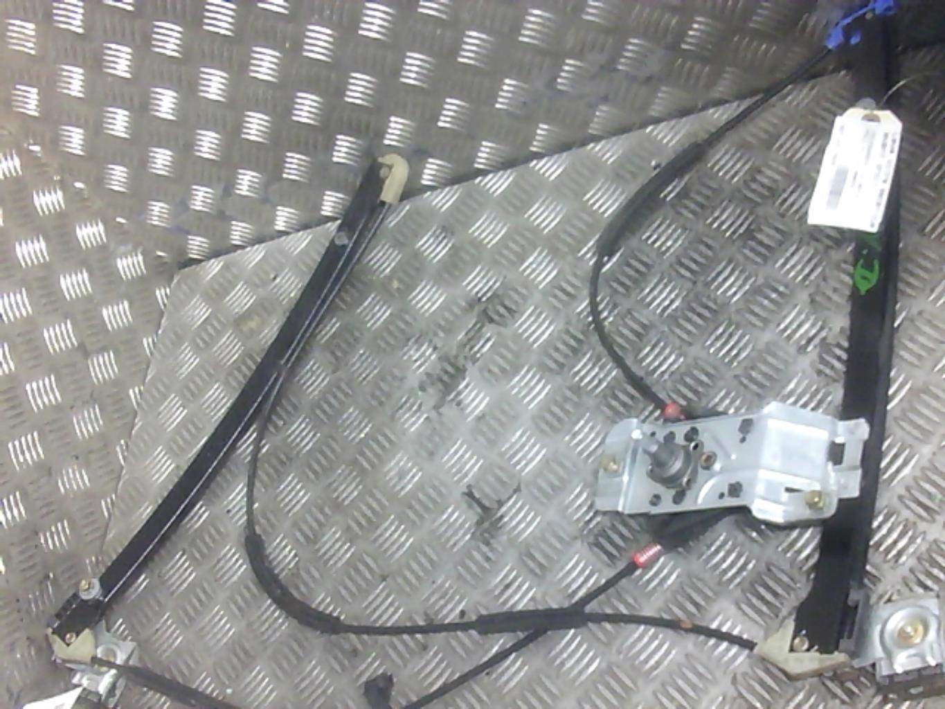 Alzacristalli manuale anteriore destro VOLKSWAGEN POLO 3 Gasolina - 1