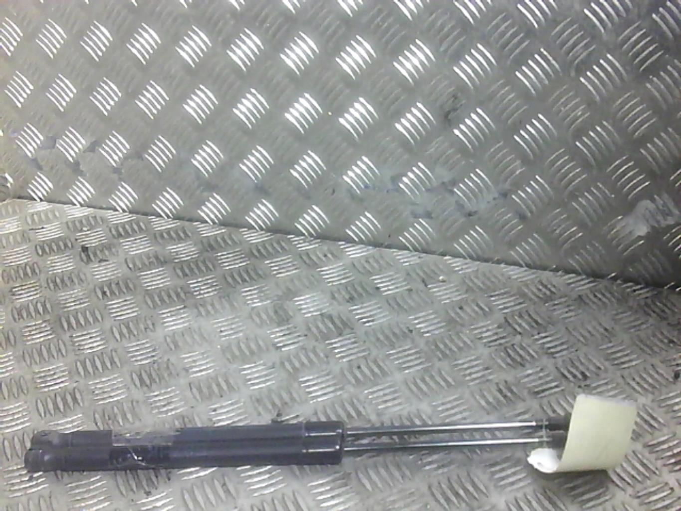 Verin de coffre BMW SERIE 1 E87 PHASE 1 Diesel - 1