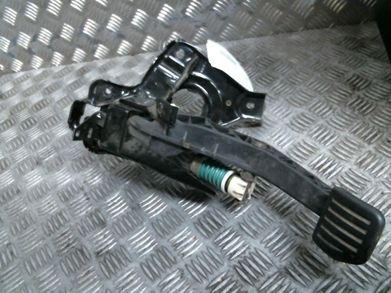 Pedale della frizione FORD MONDEO 3 PHASE 1 Diésel - 1