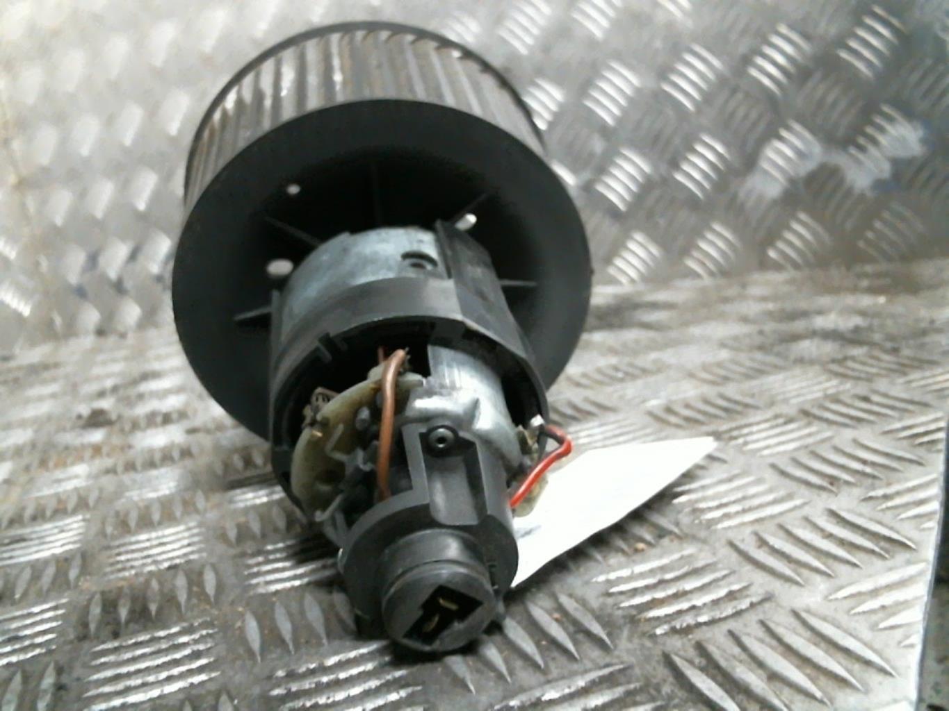 Pulseur d'air AUDI 100 1 PHASE 1 BREAK Essence - 1