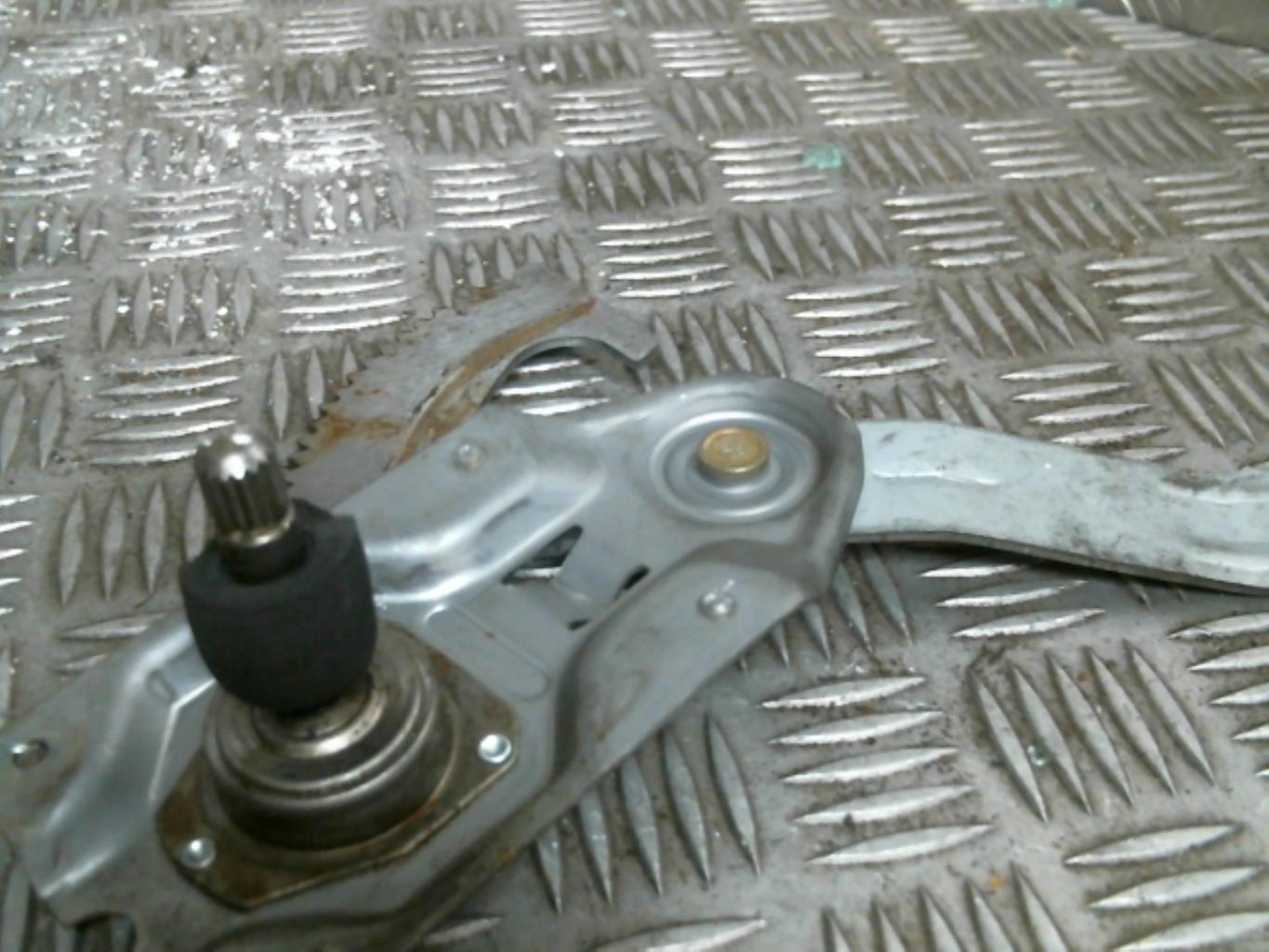 Alzacristalli manuale posteriore destro FORD FIESTA 4 PHASE 2 Diésel - 1