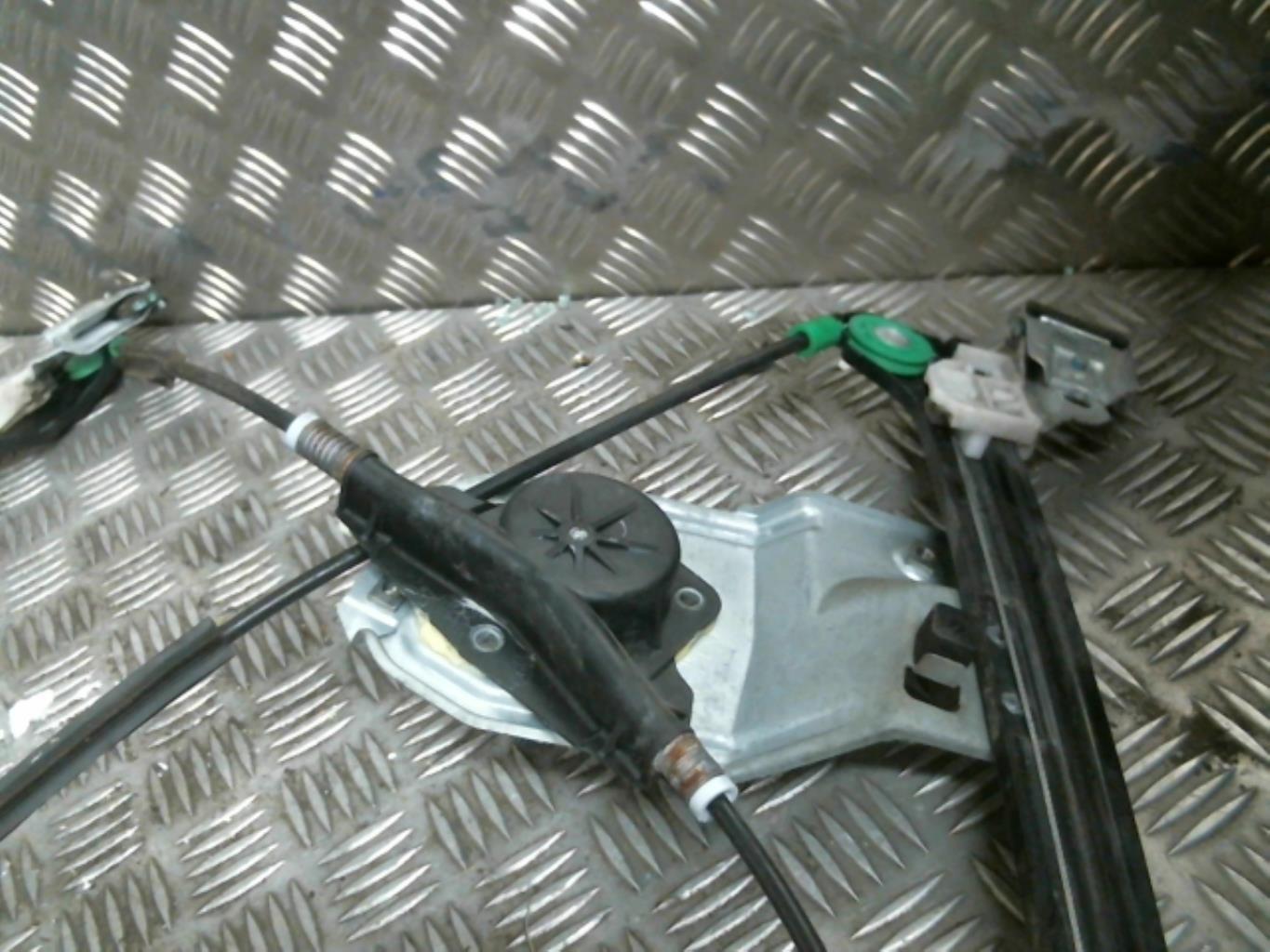 Alzacristalli manuale anteriore destro VOLKSWAGEN POLO 3 Gasolina - 1