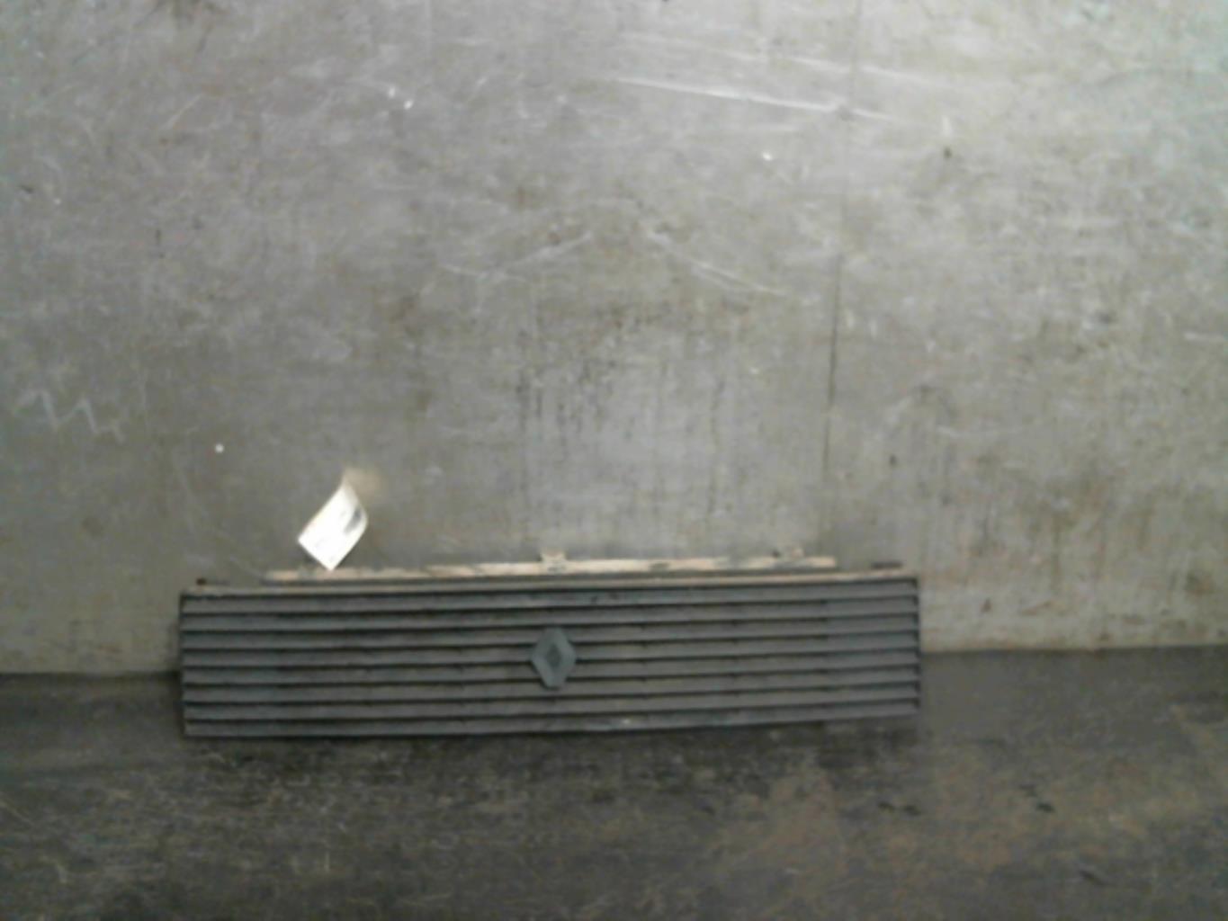 Calandre RENAULT R9 Essence - 1
