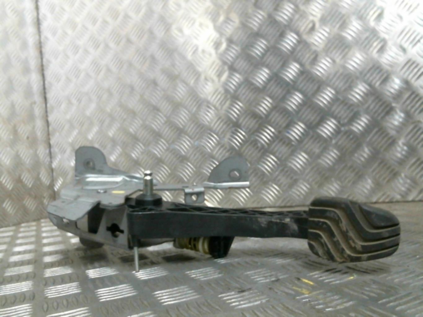 Pedale d'embrayage RENAULT MEGANE 4 PHASE 1 BREAK Diesel - 1