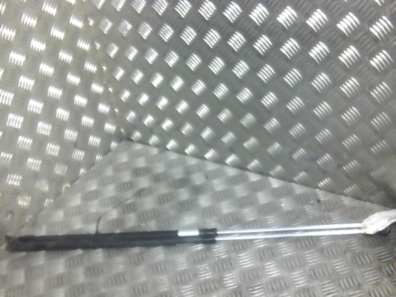 Verin de coffre KIA SHUMA 2 Essence - 1