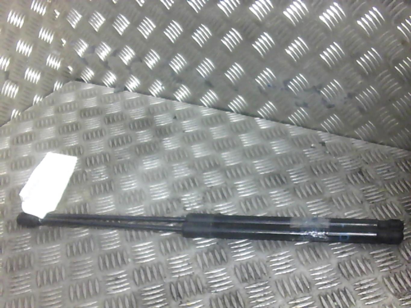 Verin de coffre SUZUKI SWIFT 4 Essence - 1