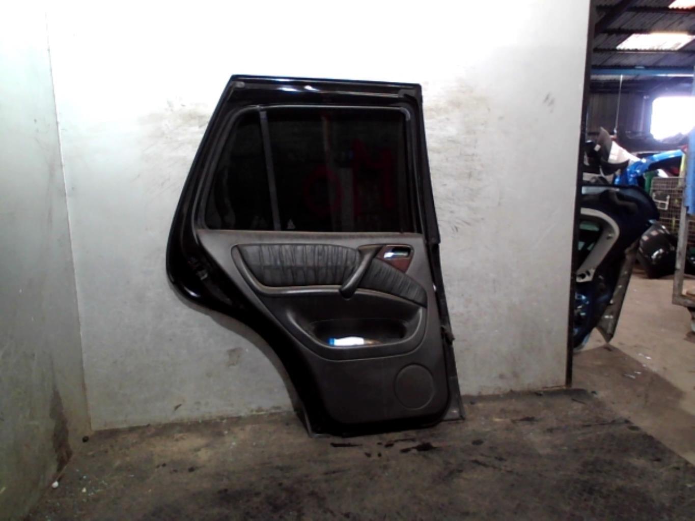 Portiera posteriore sinistra MERCEDES CLASSE M 163 PHASE 1 Diésel - 1
