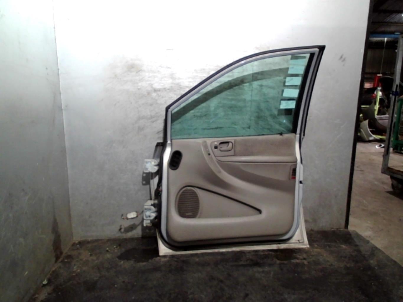 Portiera anteriore destra CHRYSLER VOYAGER 3 Diésel - 1
