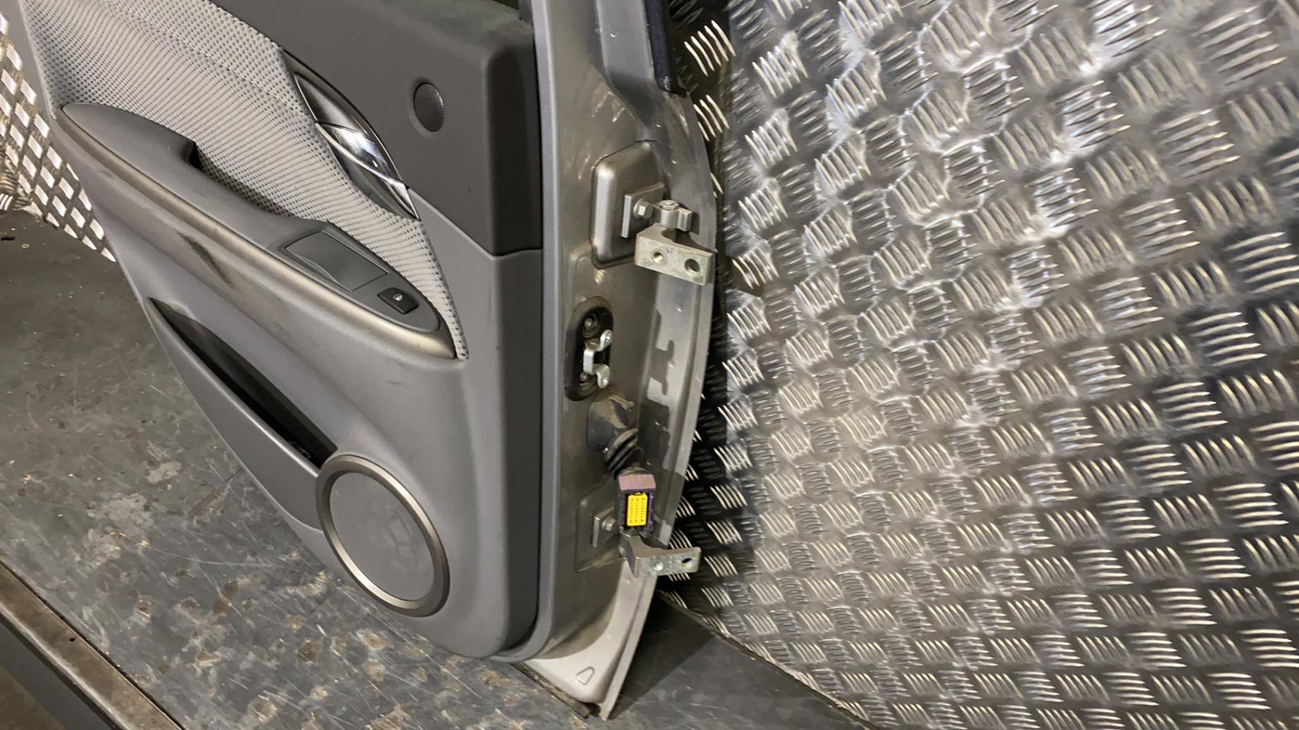Portiera posteriore sinistra FIAT CROMA 2 PHASE 1 BREAK Gasolina - 1