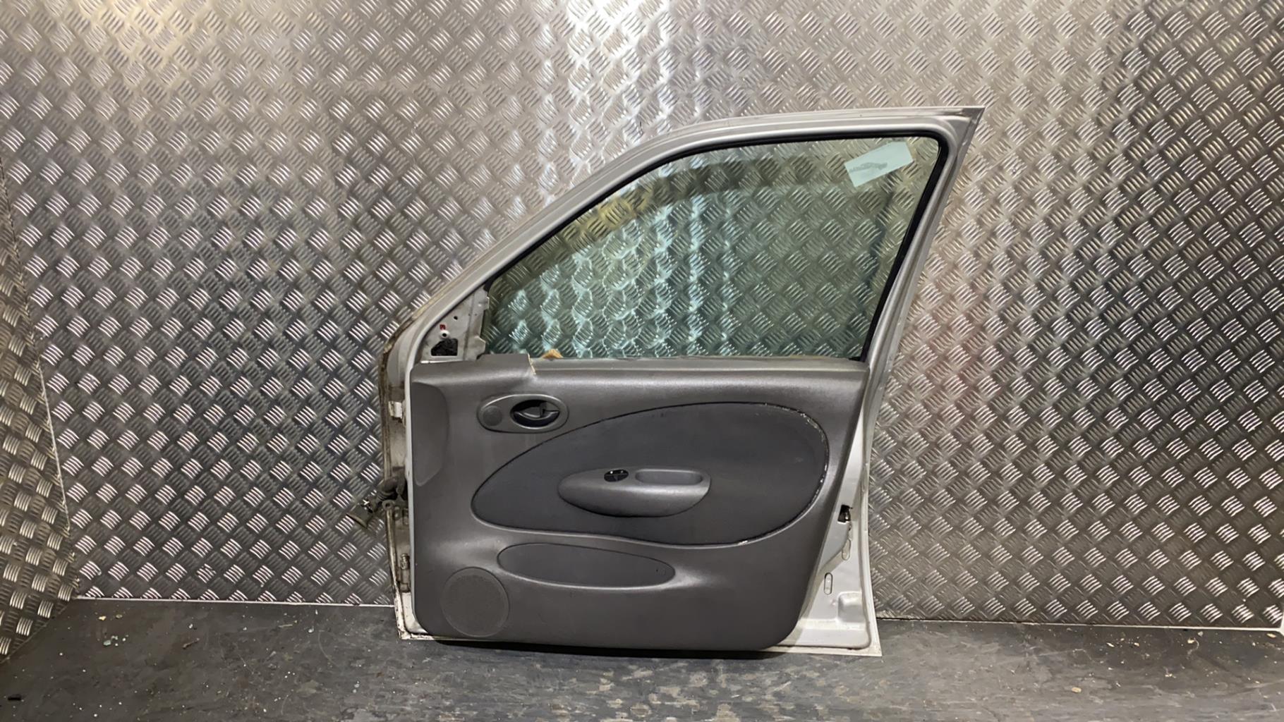 Porte avant droit MAZDA 121 3 PHASE 2 Diesel - 1