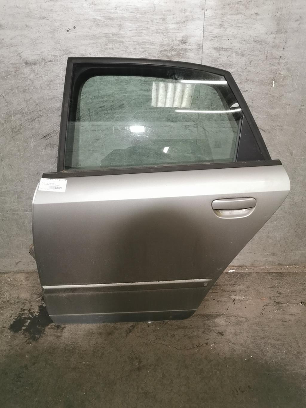Puerta trasera izquierda AUDI A4 2 PHASE 1 Diésel - 1