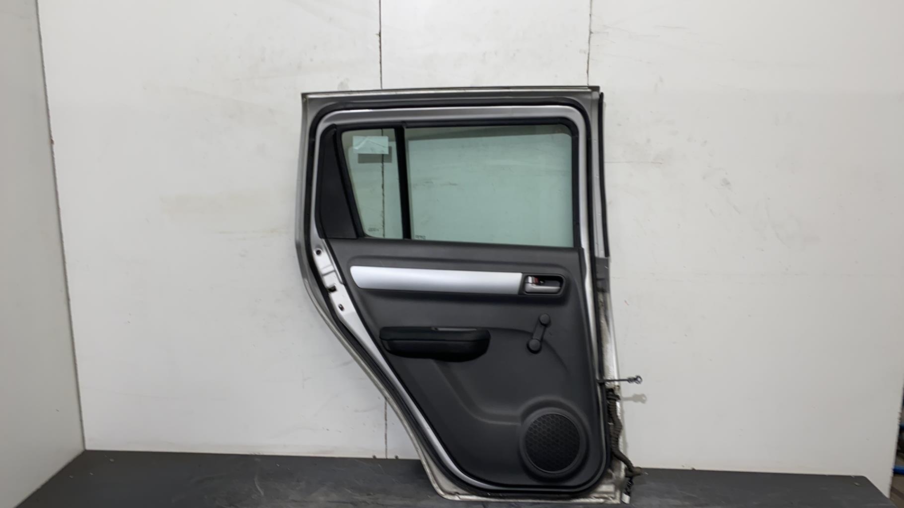 Portiera posteriore sinistra SUZUKI SWIFT 3 Gasolina - 1