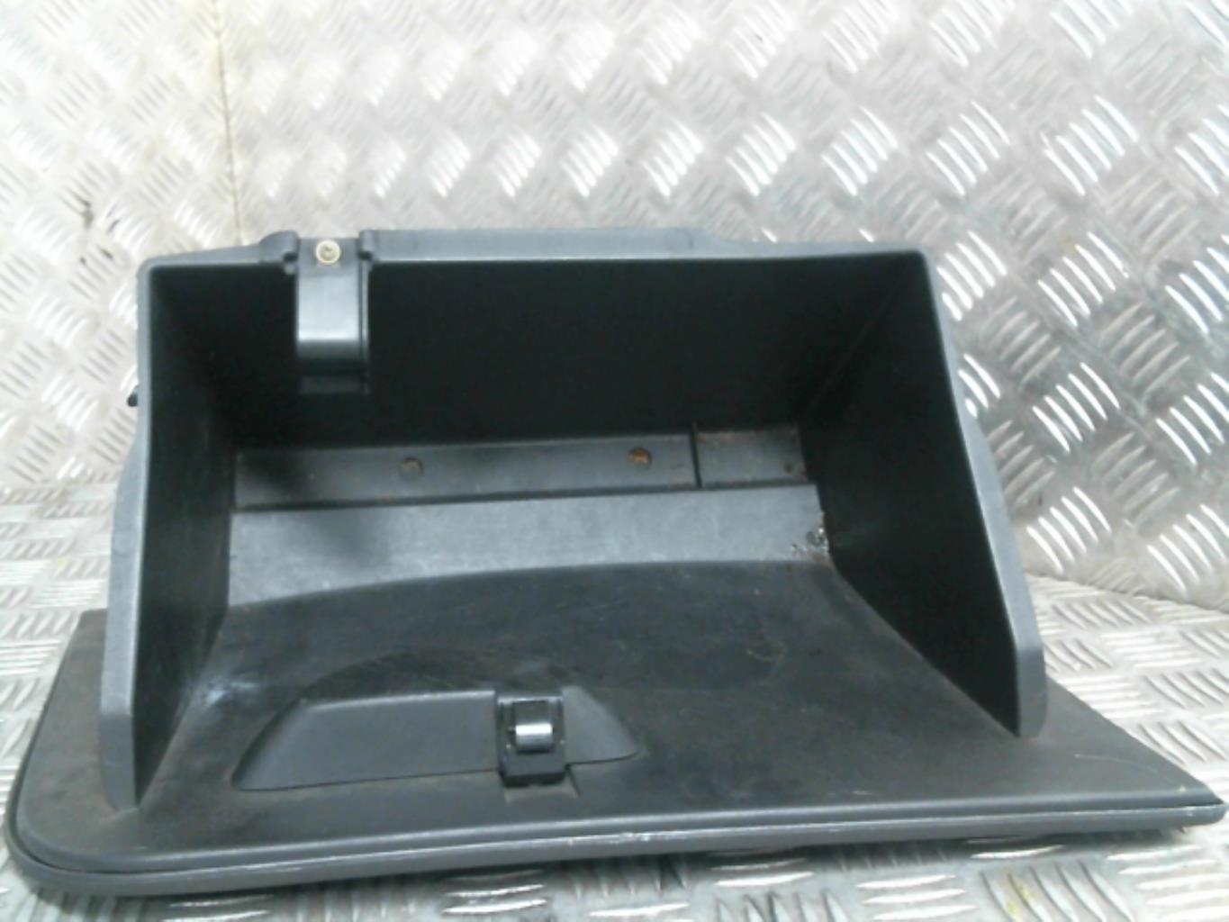 Boite a gants FORD FOCUS 1 Essence - 1