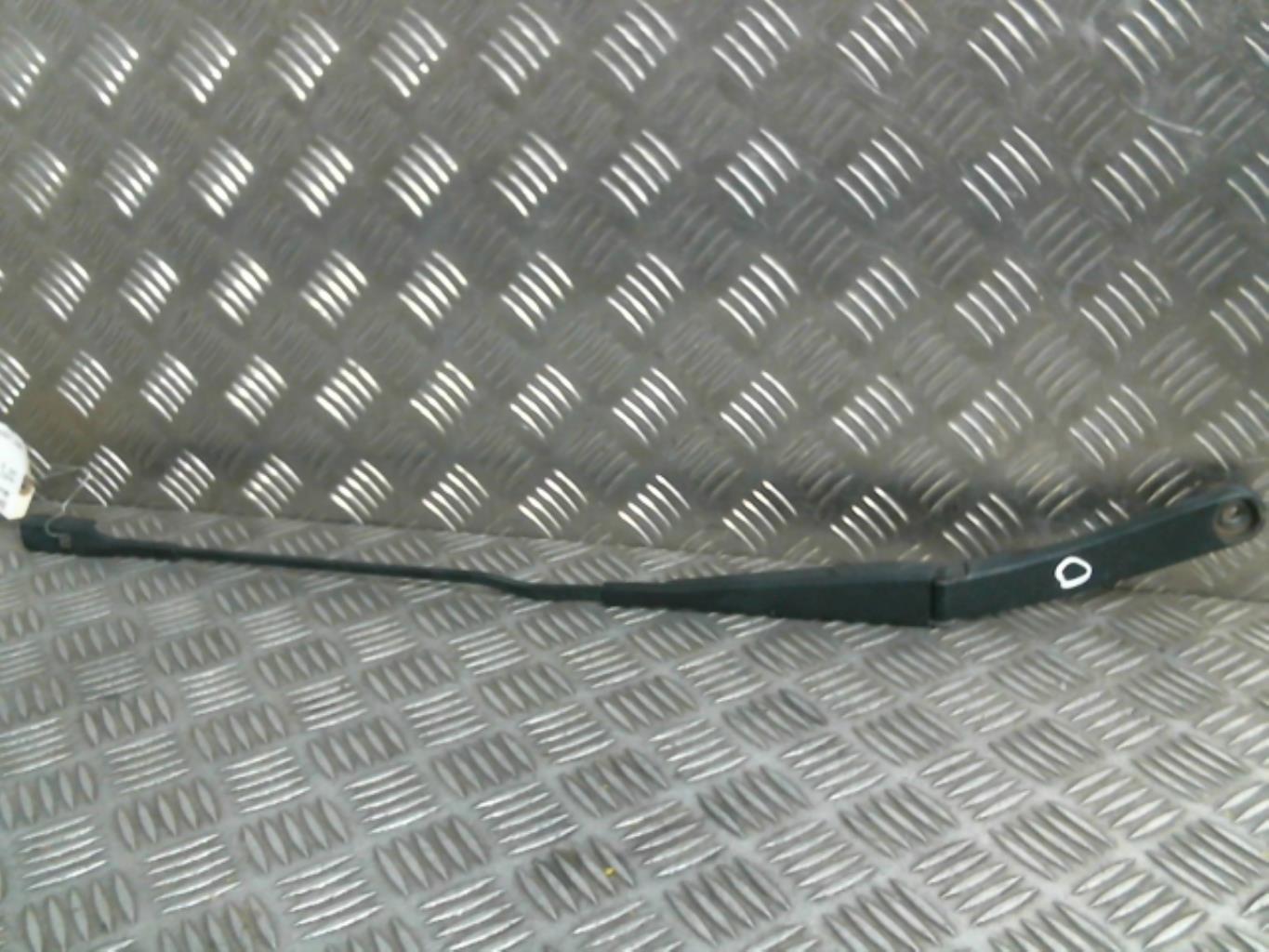 Braccio tergicristallo anteriore destro AUDI A4 3 PHASE 1 Diésel - 1