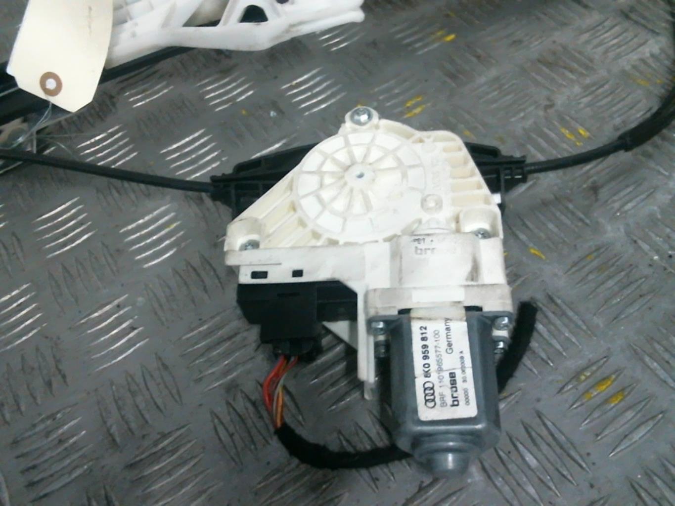 Alzacristalli elettrico posteriore destro AUDI A4 3 PHASE 1 Diésel - 1