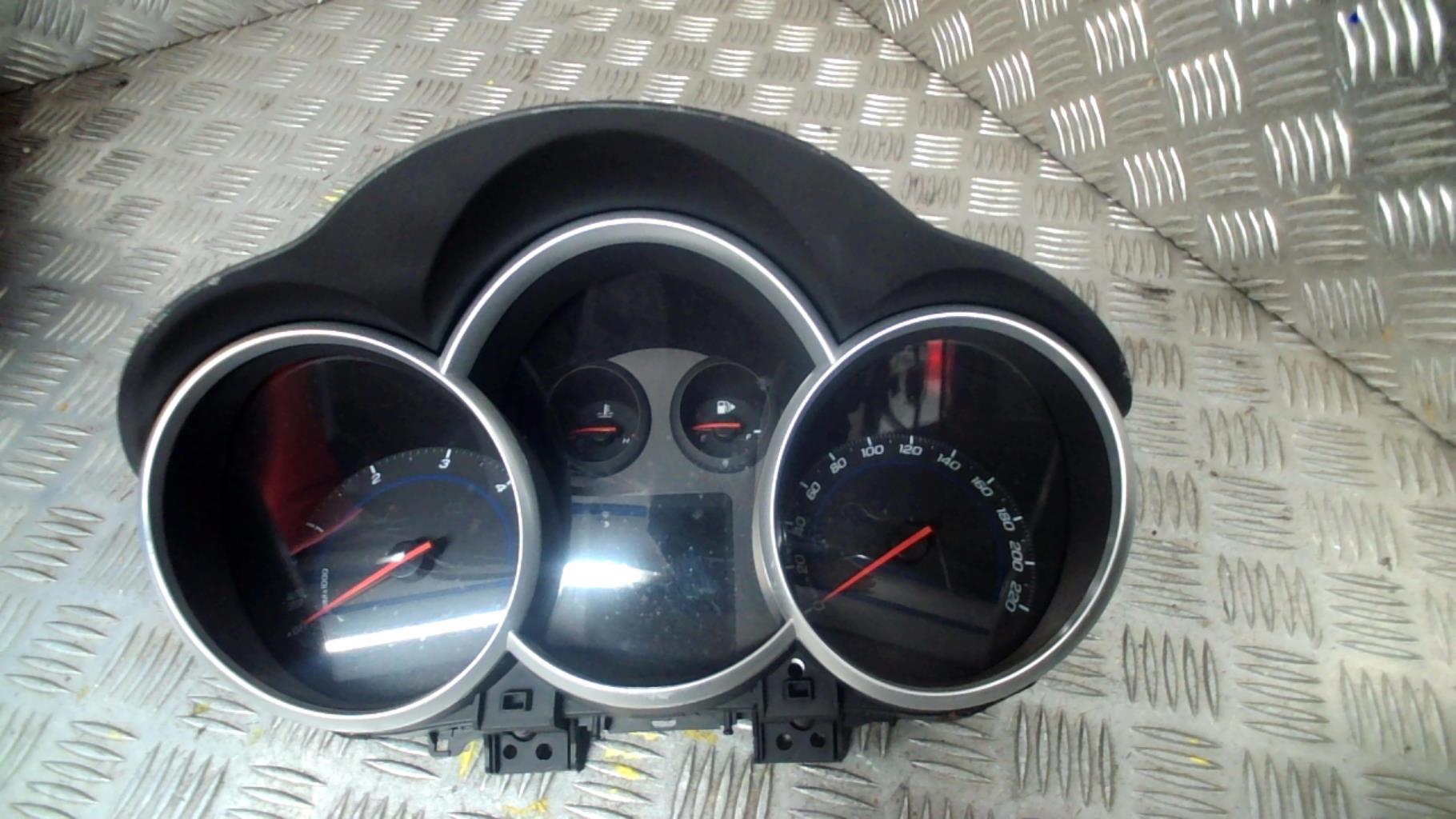 Compteur CHEVROLET CRUZE BREAK Diesel - 1