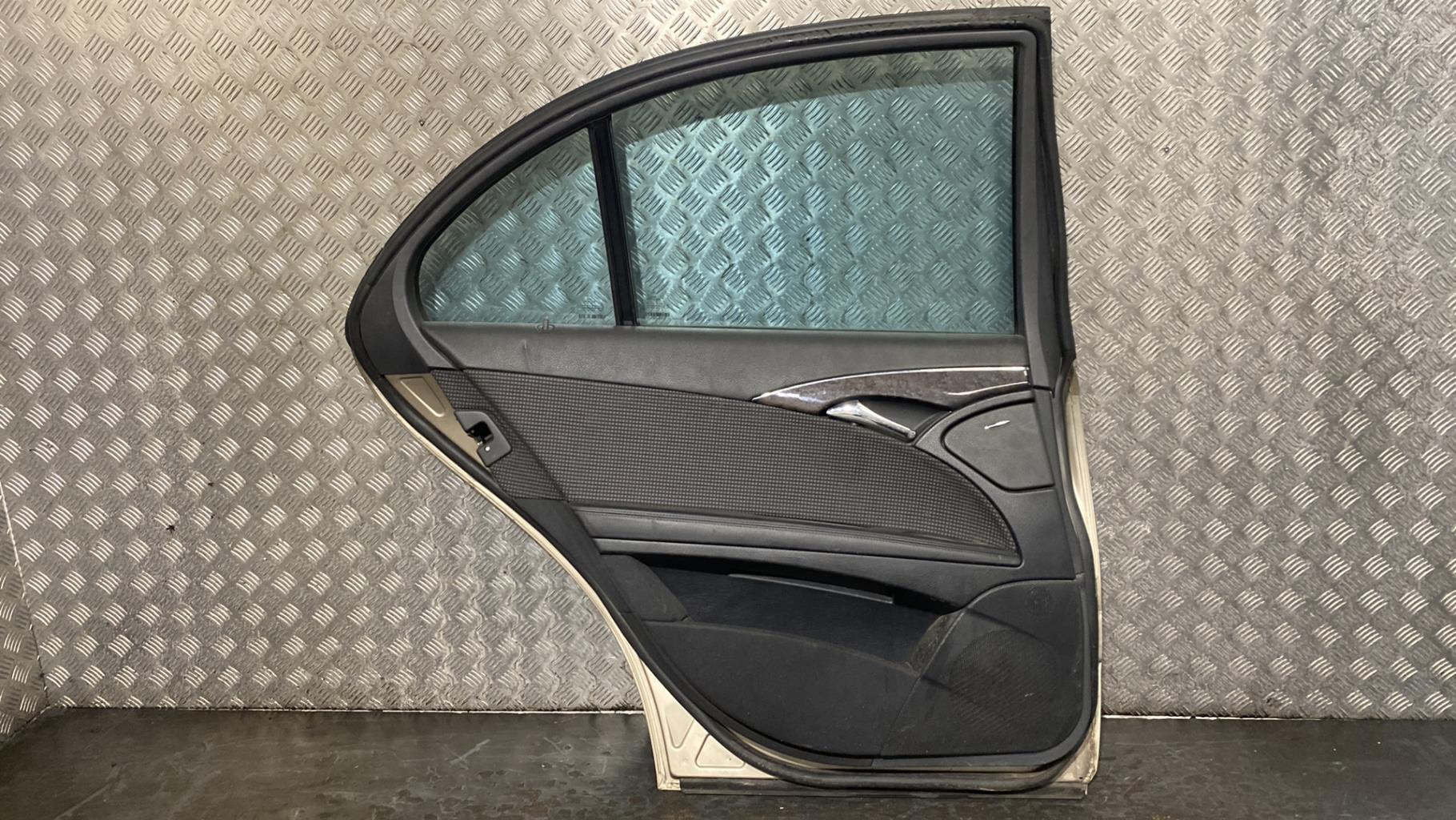 Portiera posteriore sinistra MERCEDES CLASSE E 211 PHASE 1 Diésel - 1