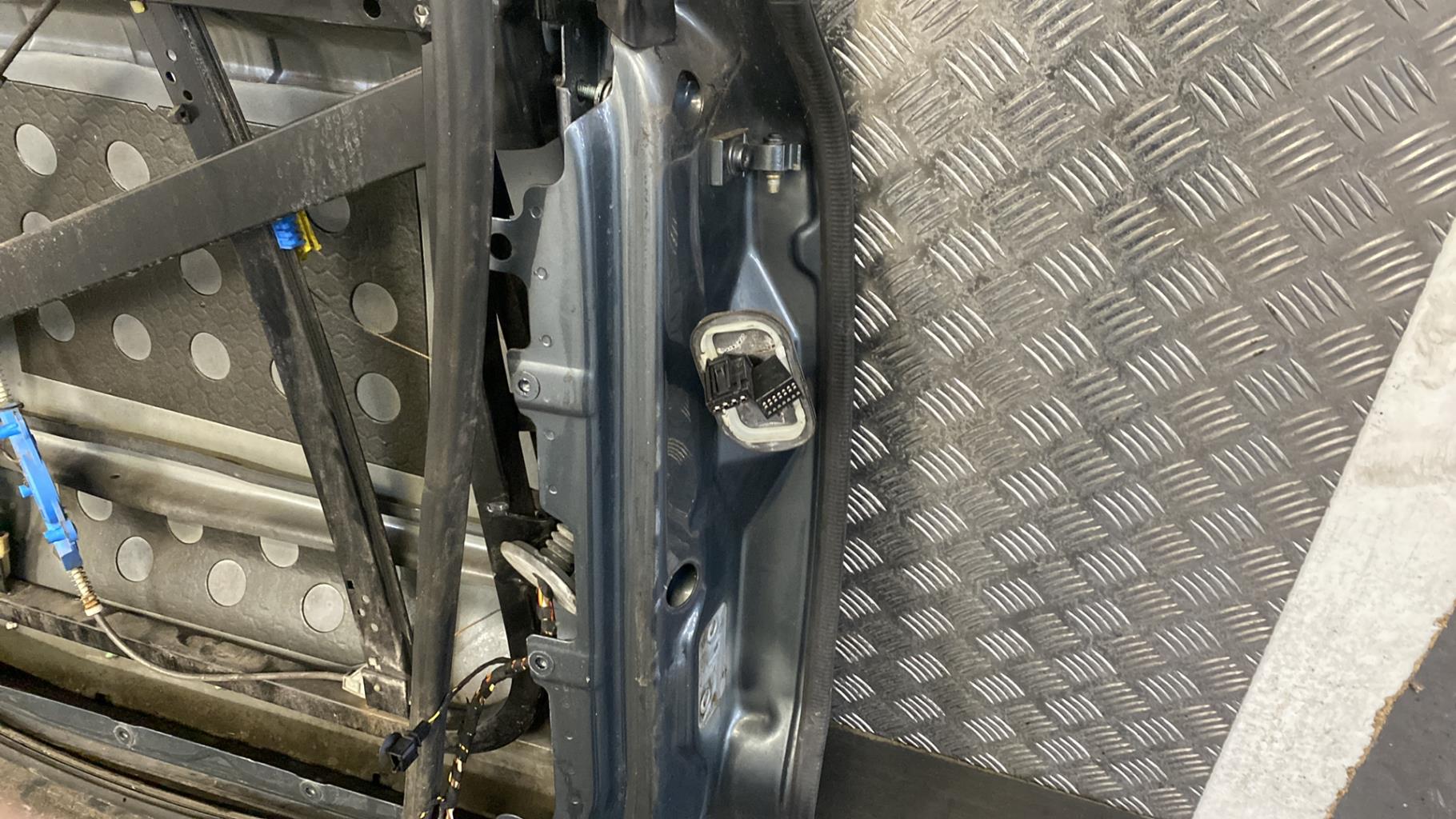 Portiera anteriore sinistra VOLKSWAGEN TOUAREG 1 PHASE 1 Diésel - 1