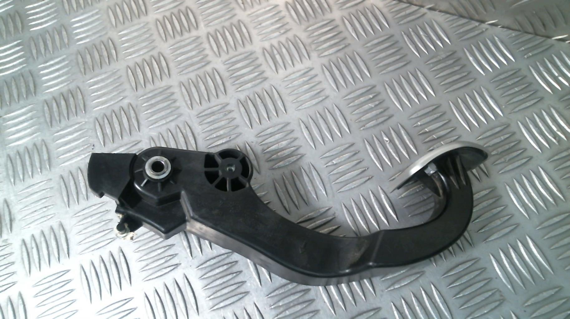 Pedale della frizione PEUGEOT 2008 1 PHASE 1 Diésel - 1