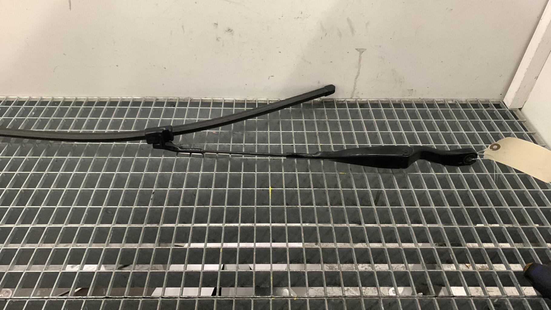 Braccio tergicristallo anteriore sinistro MERCEDES CLASSE E 211 PHASE 1 Diésel - 1